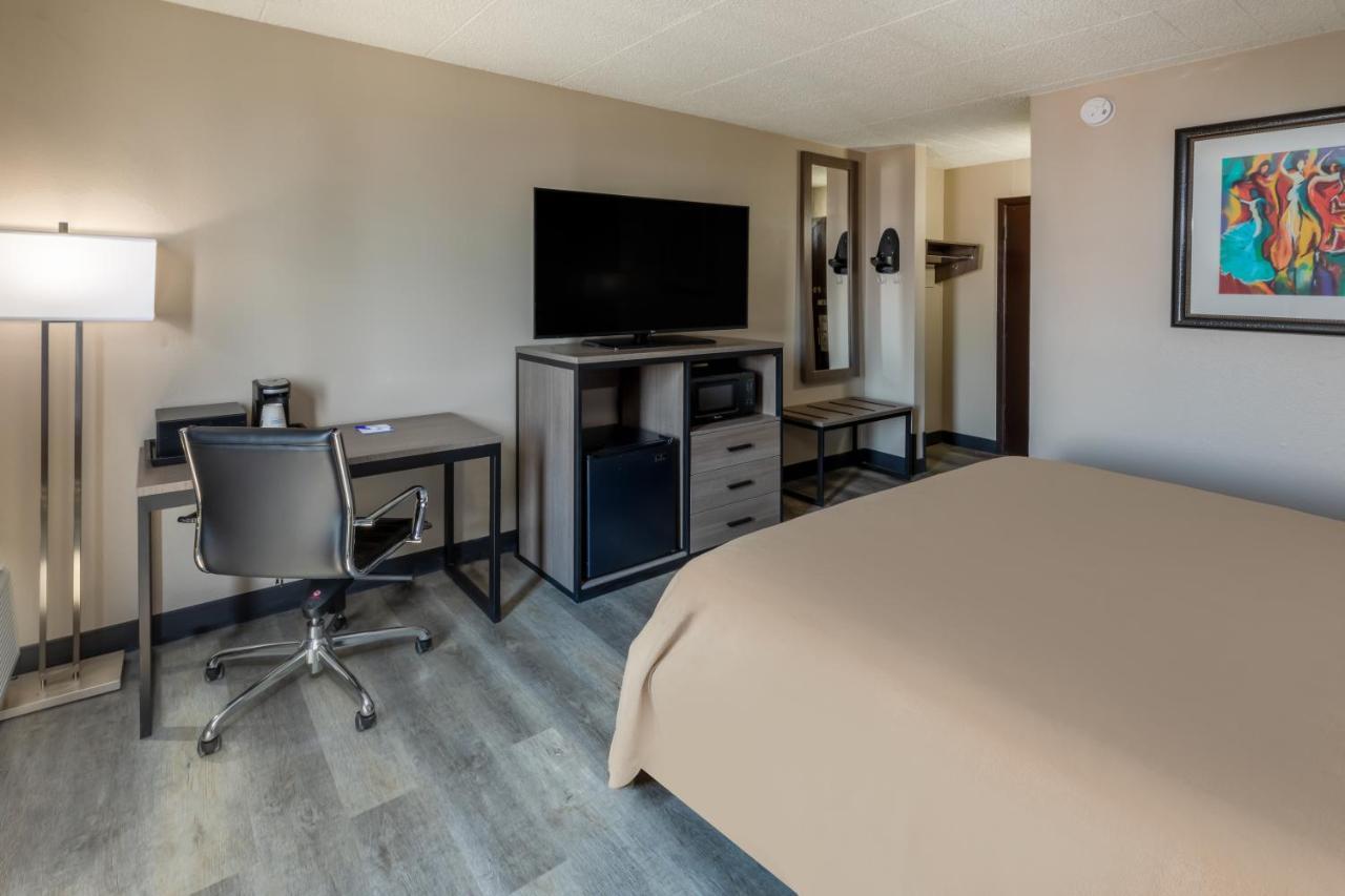 Hotel Baymont By Wyndham Laredo Extérieur photo