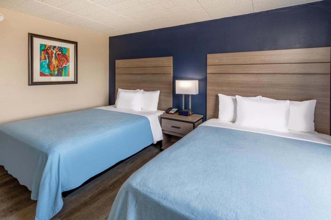 Hotel Baymont By Wyndham Laredo Extérieur photo