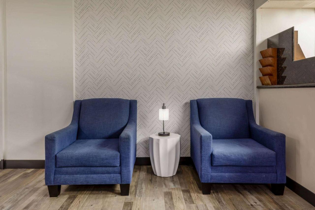 Hotel Baymont By Wyndham Laredo Extérieur photo