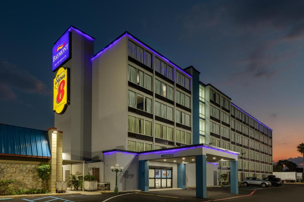 Hotel Baymont By Wyndham Laredo Extérieur photo