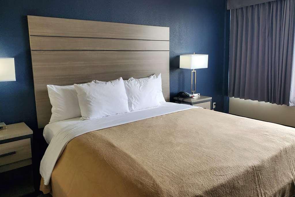 Hotel Baymont By Wyndham Laredo Chambre photo