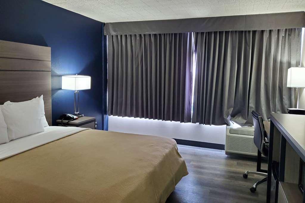 Hotel Baymont By Wyndham Laredo Chambre photo